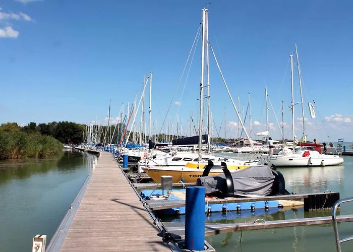 度假居 In - Balaton 19022 *